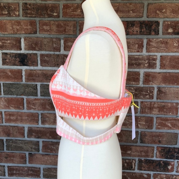 3/$25 NWT BCBGeneration Cut out Crop Top Tank - Picture 3 of 5